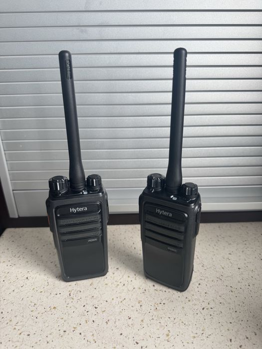 Dwa Radiotelefony cyfrowe DMR Hytera PD505