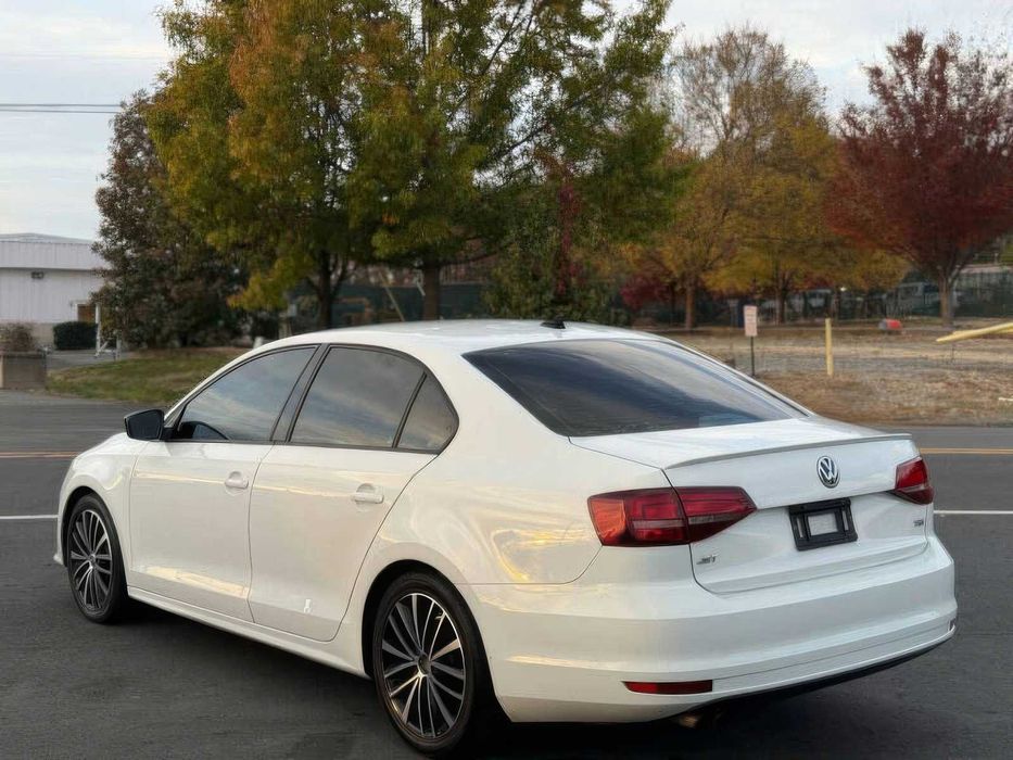 Volkswagen Jetta      2016