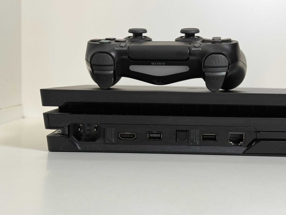 Konsola Sony PlayStation 4 Pro + Pad | Niski Soft 11.50 | Stan BDB
