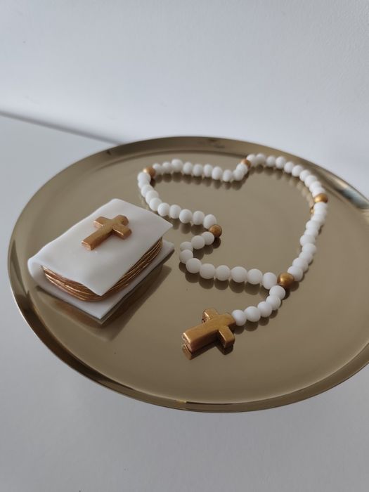 Różaniec książeczka z masy cukrowej na tort komunia
