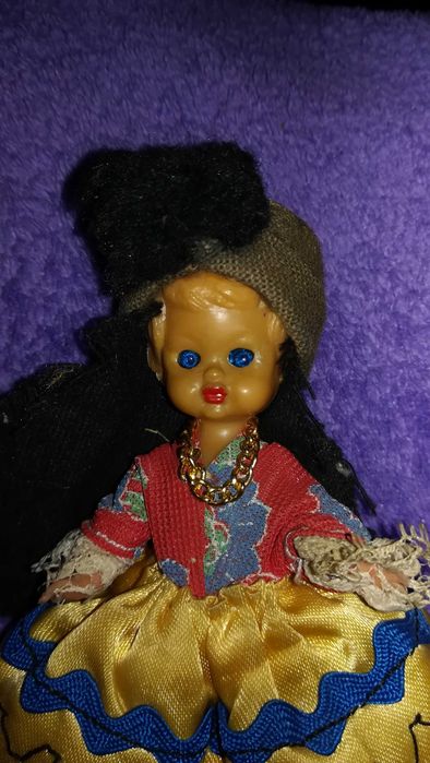 Boneca antiga miniatura da Nazaré