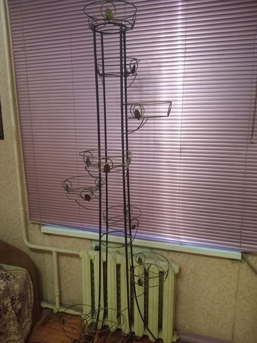 Кованная подставка для цветов