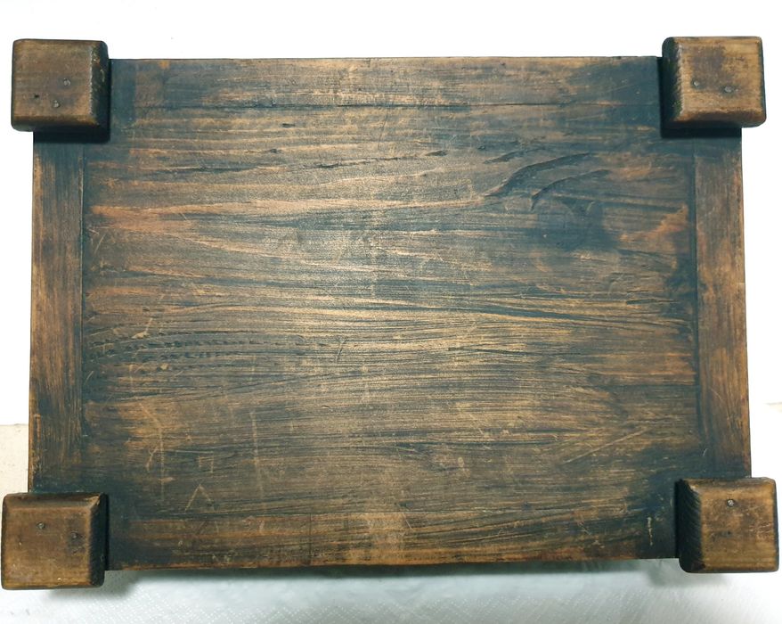 Fantástica grande antiga caixa de cigarros em talha