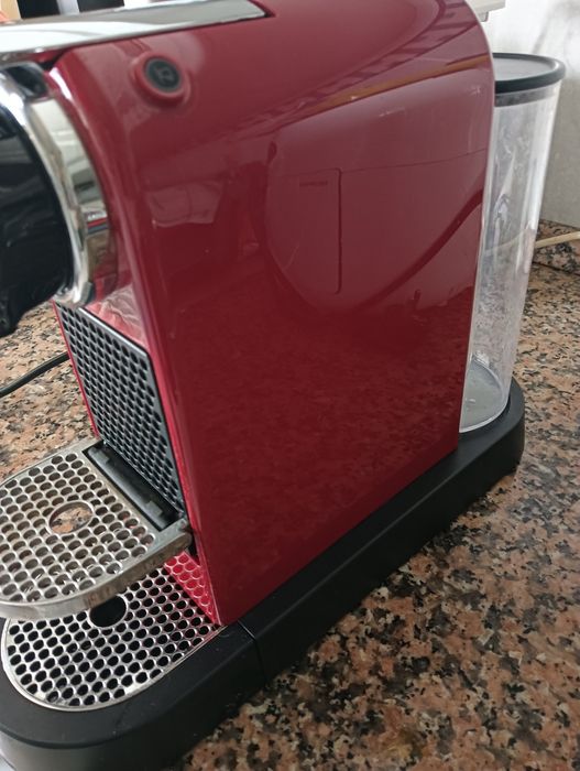 Maquina de café Nespresso citiz cherry red