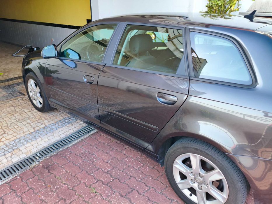 Carro Audi usado em bom estado