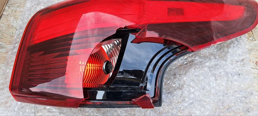 Задній правий ліхтар Nissan Rogue Sport 2018