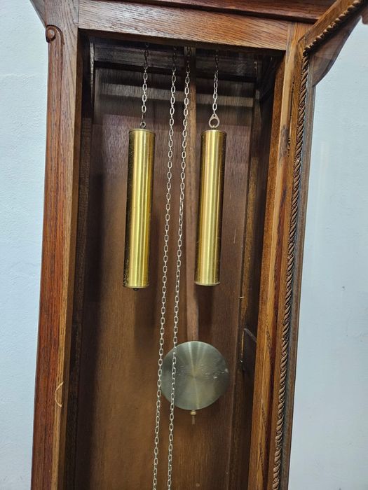 Stojący francuski zegar ludwikowski /