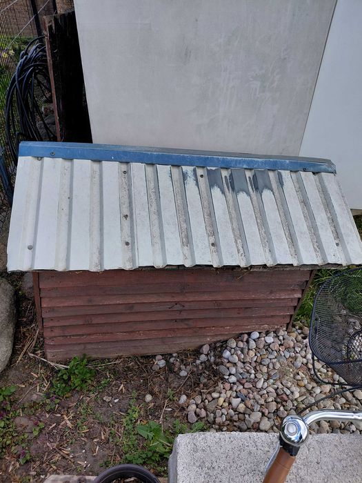 Buda dla psa ocieplana