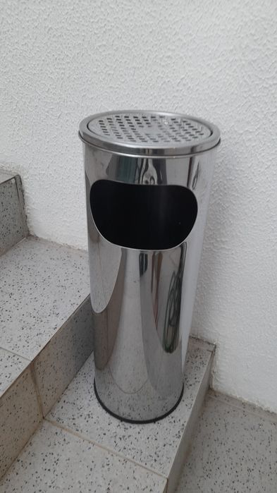 Caixote do Lixo Vertical com Cinzeiro em Aço Inox (58,5 cm) – Bom Estado