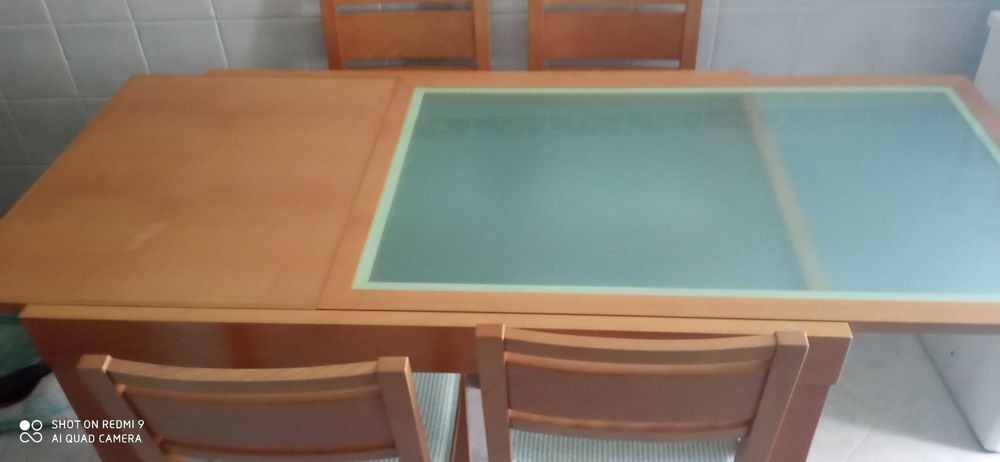 Mesa de cozinha extensível e 4 cadeiras madeira maciça