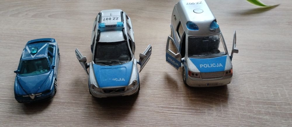 Zestaw samochodów policyjnych metalowe duże