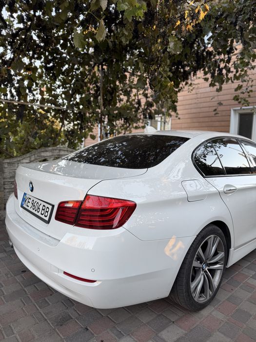 Bmw 5 2016.