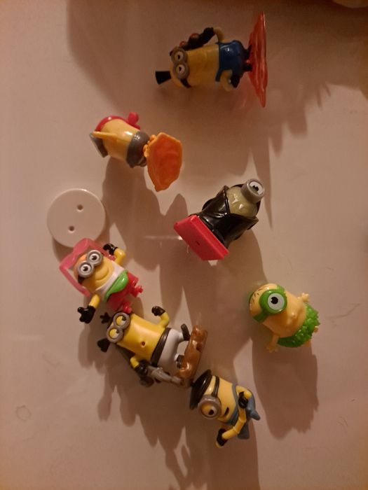 Minionki figurki kinder