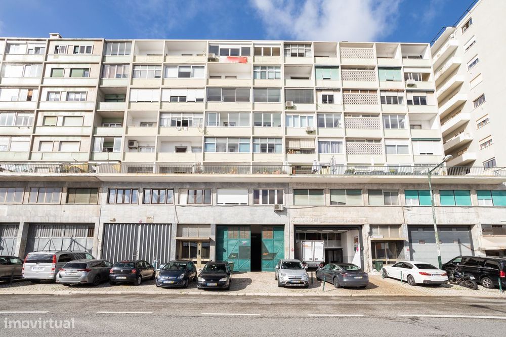 Armazém Único em Localização Prime de Lisboa - Perto de Santa Apolónia