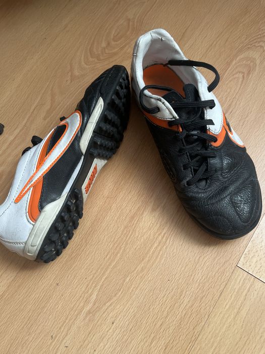 Футбольні сороконожки в хорошому стані