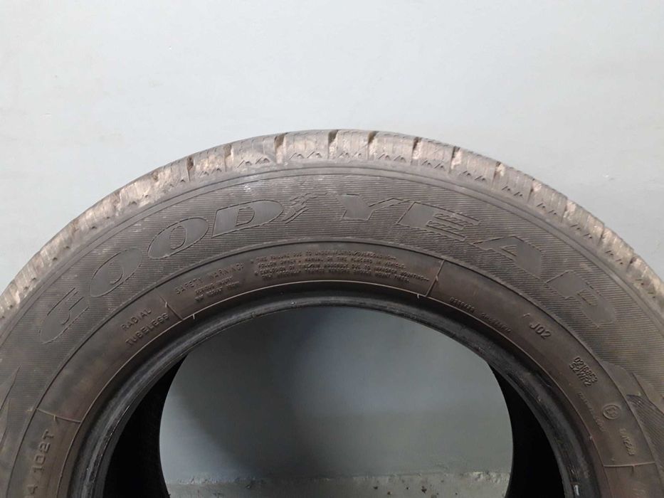 1x215/65R15C Goodyear Cargo UltraGrip, 104/102T, 2018 rok, bieżnik 8,4