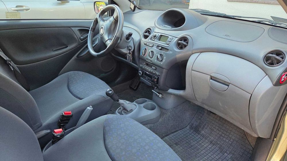 Toyota yaris 2002 r