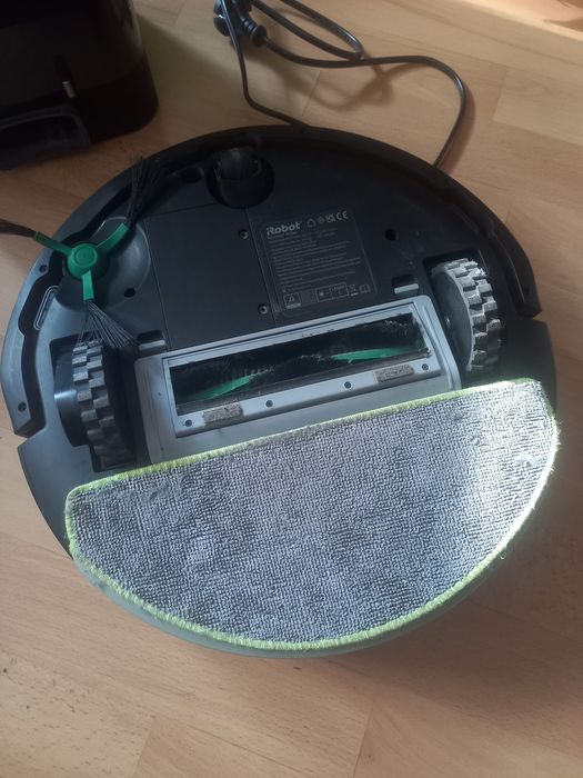iRobot Roomba że stacją
