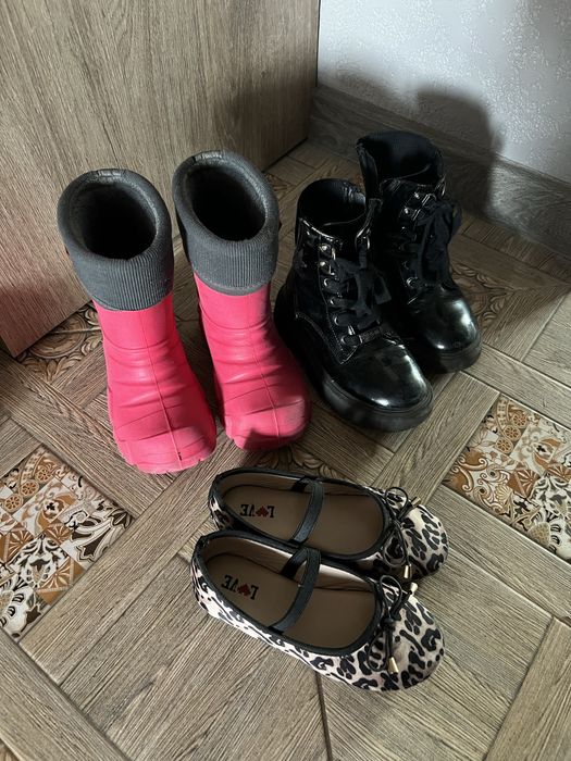 Віддам взуття для дівчинки