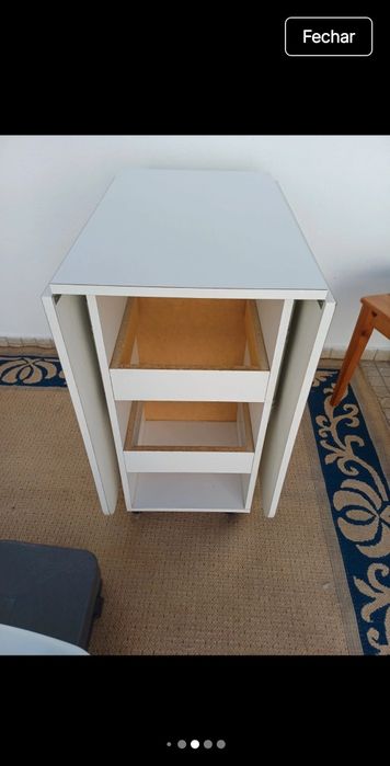 Mesa extensível com arrumação
