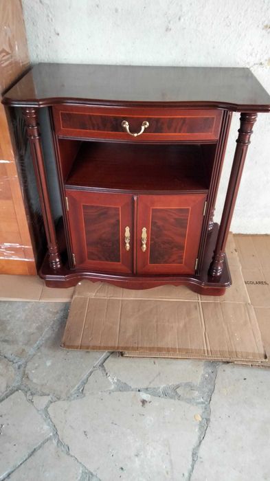 Movel vintage para TV excelente estado de conservação a bom preço