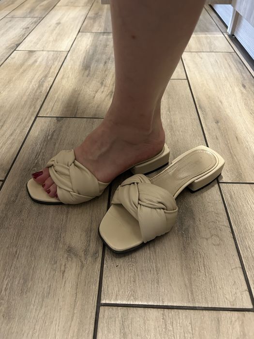 Жіночі шкіряні шльопанці