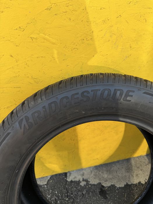 Шини Резина 235.55 R18 Bridgestone Зима