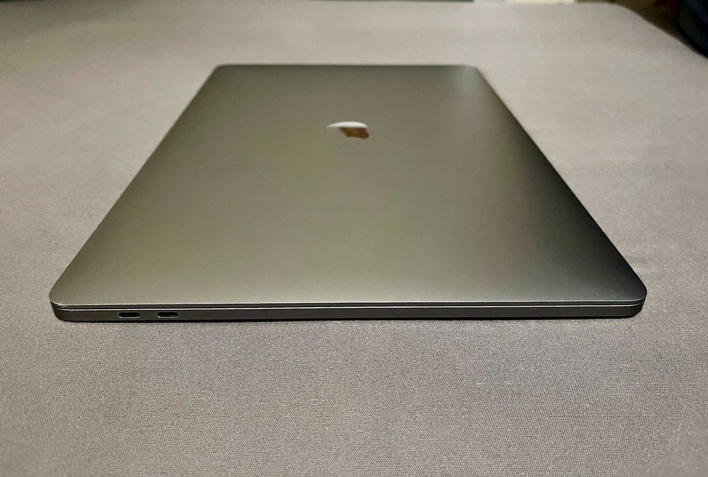 MacBook Pro (2019) A1990