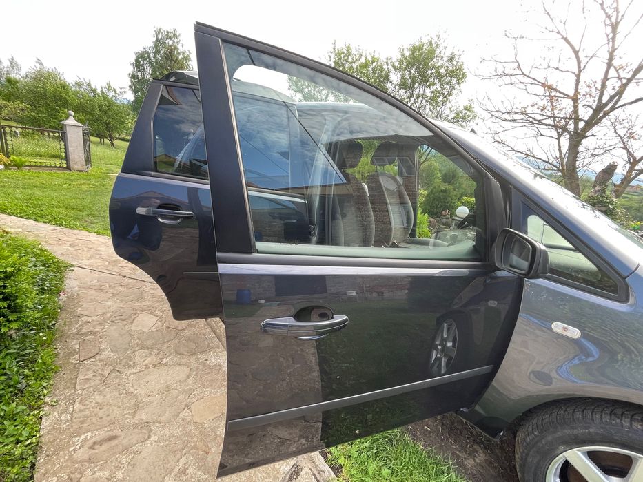 Автомобіль Ford C-Max