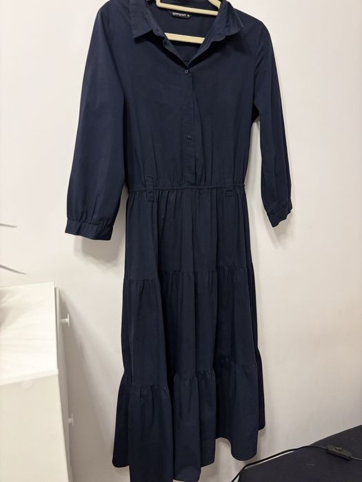 Elegancka granatowa długa sukienka z długim rękawem r.S