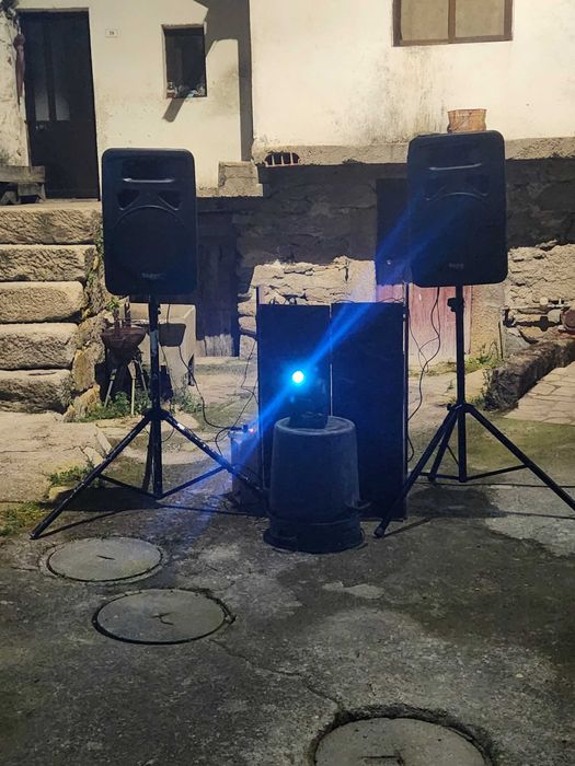 Sistema de som Ibiza amplificado + mesa de DJ Hércules dj console rmx