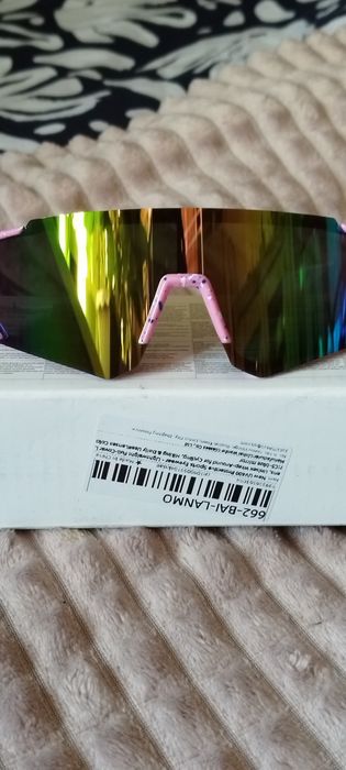 Nowe okulary przeciwsłoneczne dziecięce