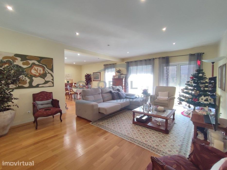 Apartamento (3 suítes + escritório + sótão com WC e entrada indepen...