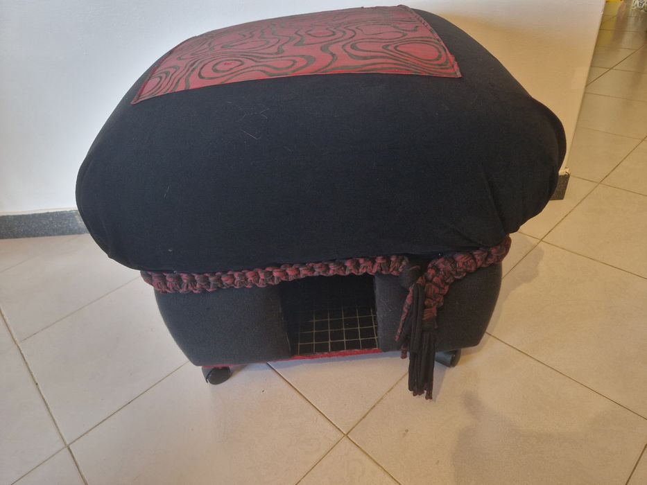 Banco com toca para gato