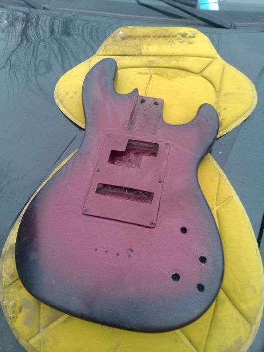 Корпус бас гітари