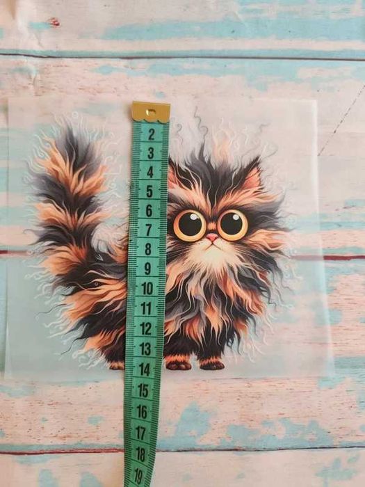 Naprasowanka na koszulkę z uroczym kotem w paski