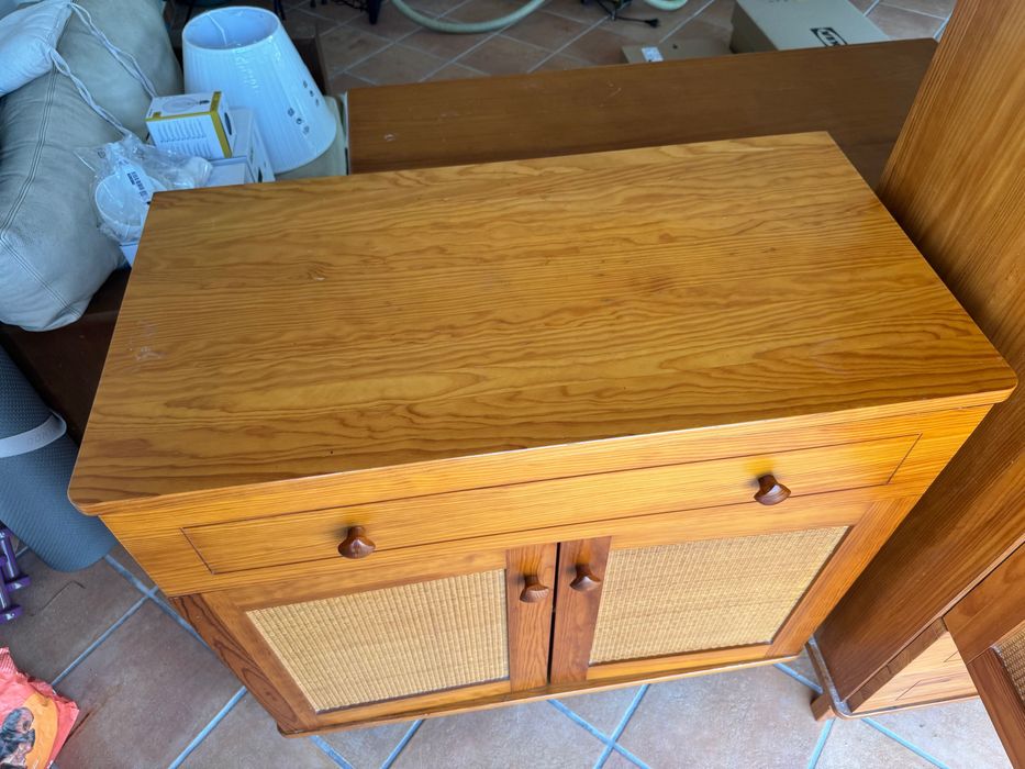 Mobília quarto em madeira de Pinho maciça