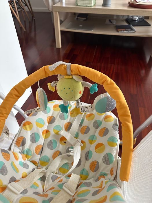 Espreguiçadeira / Baloiço de Bebé Graco com brinquedos