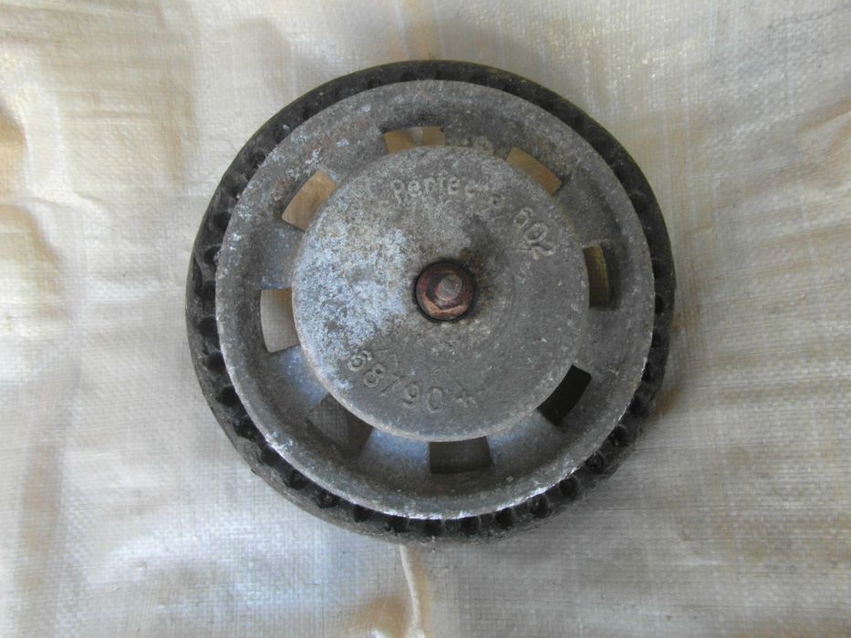 Roda antiga carro mão