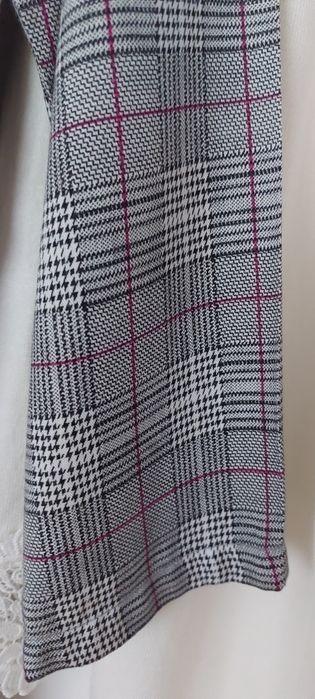 Sukienka r.Xl CARRY w krateczkę +kardigan ecru z koronką
