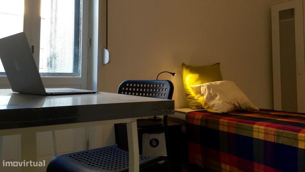 Quarto - localizado em Massarelos Porto