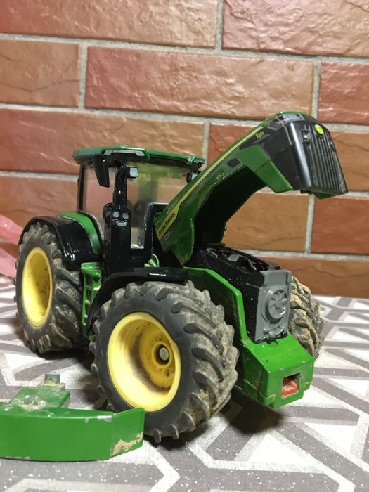 Ciągnik siku John Deere