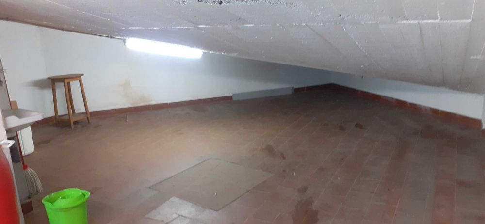 Alugo garagem em Massama, Urb. Encosta do Sol