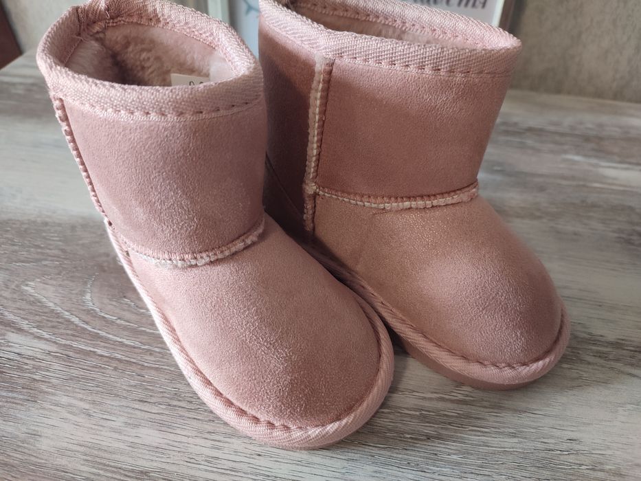 Уги для дівчинки