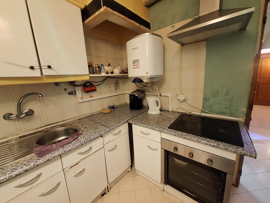 Quarto bem localizado em zona calma de Mem martins