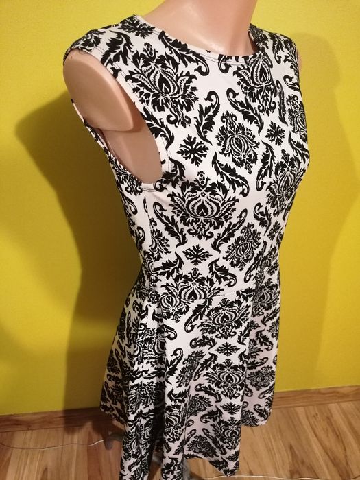 Piękna sukienka balowa wyjściowa elegancka modny wzór.