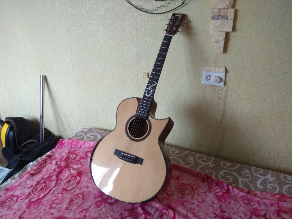 Акустична гітара, нова
