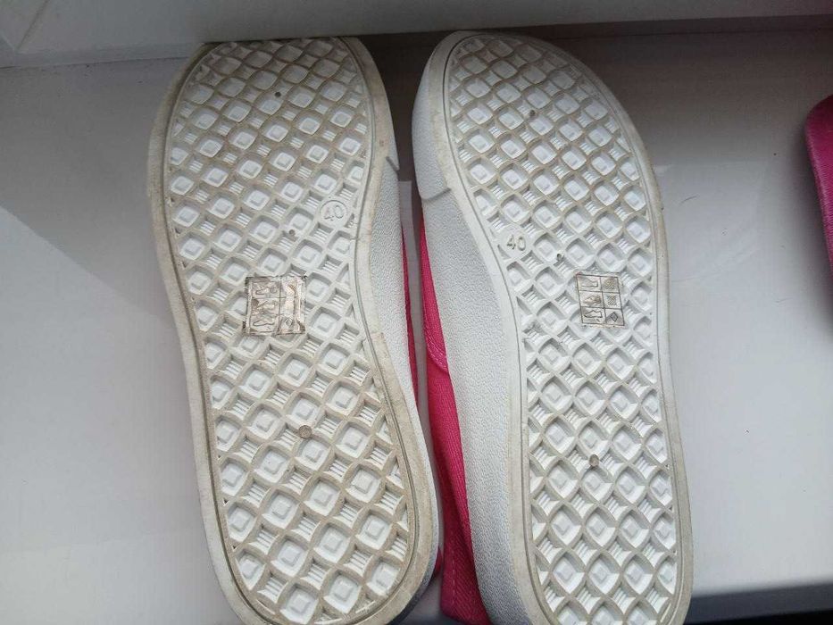 Кеды малиновые  новые р.39/25 см плюс бейсболка