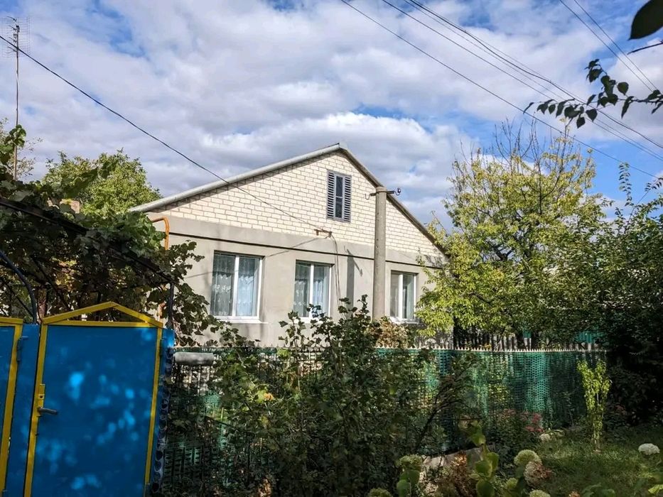 Продається будинок)