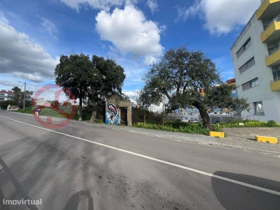 Terreno para construção de condomínio fechado perto do Centro Comer...